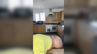black milf: big ass and huge tits
