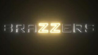 Abigail Morris Siri Dahl Um cara pervertido transa com suas duas sósias saradas